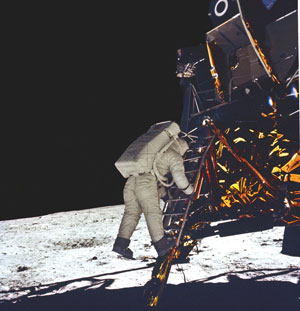 Buzz-Aldrin-on-moon-1