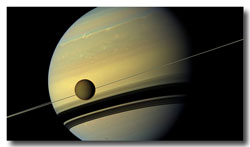 Saturn-w-Titan_moon